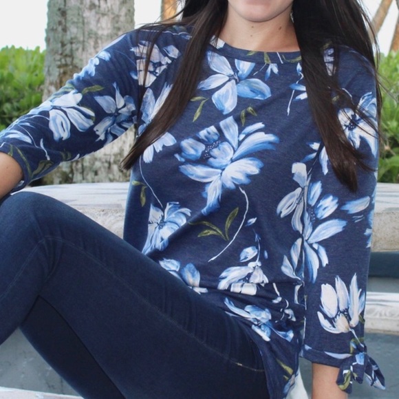 Mai Soli Navy Floral Print Top Size S Tie Sleeves NWT Made In USA - Picture 3 of 8